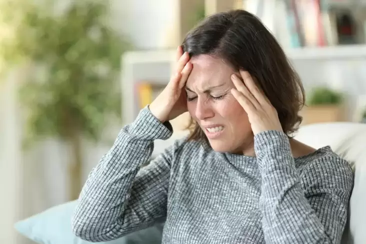 5 Tanda Sakit Kepala Tidak Normal, Waspada Jika Disertai Demam